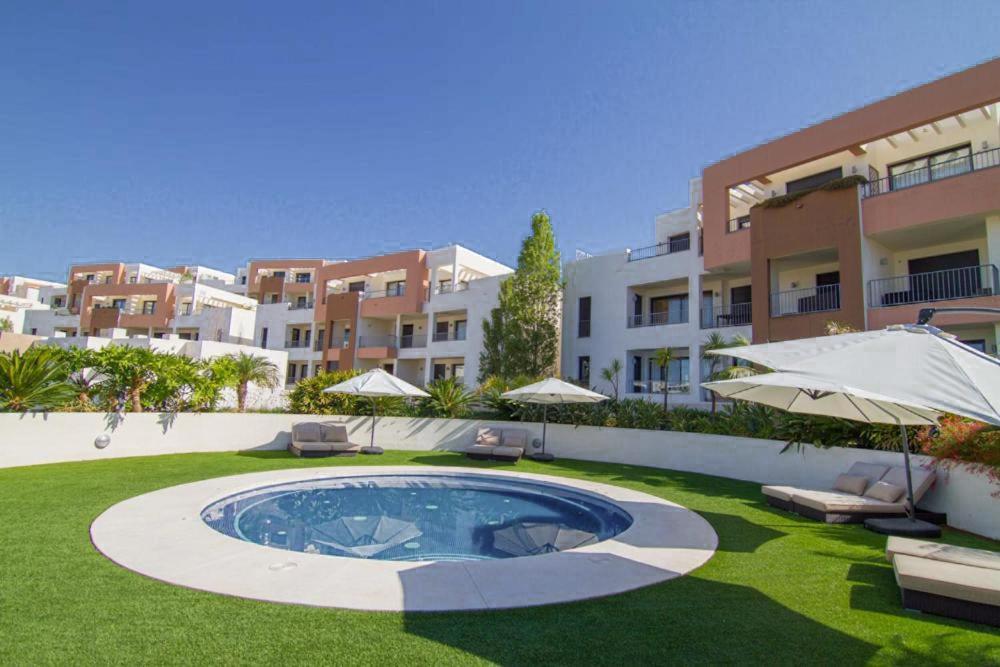 Luxury Spa Resort Marbella 2 Bedroom Sauna Gym Pools Jacuzzi Exterior photo